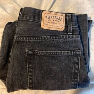 Black Vintage Signature Levi’s